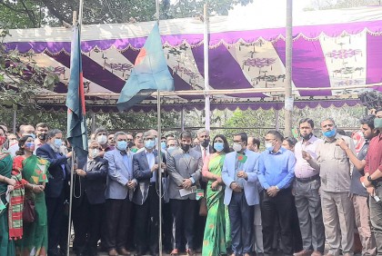 ঢাবিতে ঐতিহাসিক ‘পতাকা উত্তোলন দিবস’ উদযাপিত