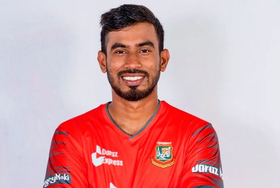 অভিষেক রাঙাতে পারলেন না মুনিম শাহরিয়ার!