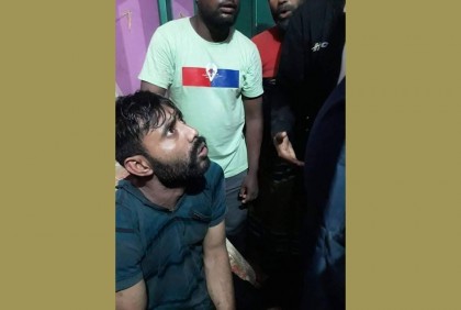 সোনারগাঁয়ে তিন ডাকাতকে গণপিটুনি

