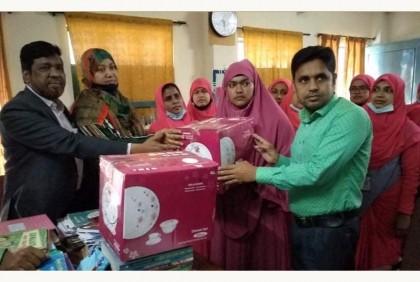 সাবেক দুই শিক্ষককে বিদায় সংবর্ধনা