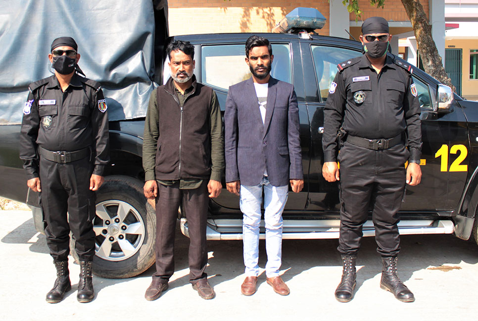 সিরাজগঞ্জে ফেনসিডিলসহ ২ মাদক ব্যবসায়ী আটক