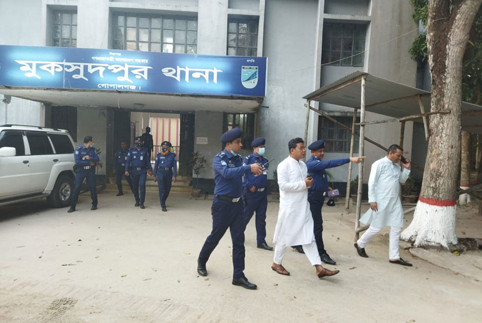 মুকসুদপুর থানা পরিদর্শনে ডিআইজি হাবিবুর রহমান
