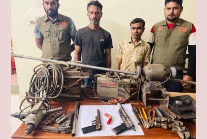 সিরাজগঞ্জে দেশীয় অস্ত্র তৈরির কারখানার সন্ধান, গ্রেফতার ২