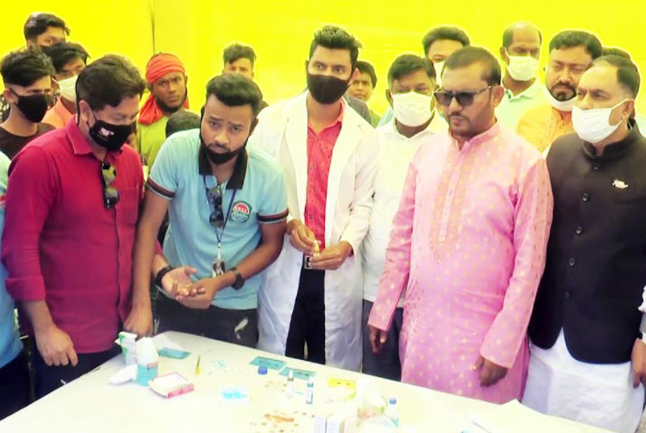 ভোলায় শিক্ষার্থীদের বিনামূল্যে রক্তের গ্রুপ নির্ণয়