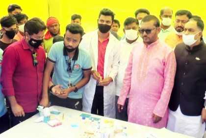 ভোলায় শিক্ষার্থীদের বিনামূল্যে রক্তের গ্রুপ নির্ণয়