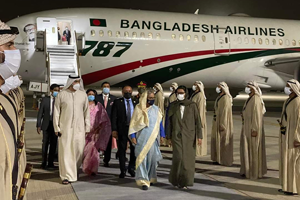 প্রধানমন্ত্রী আবুধাবি পৌঁছেছেন