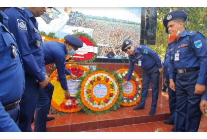 ঐতিহাসিক ৭ মার্চ উপলক্ষে শরীয়তপুরে বঙ্গবন্ধুর প্রতিকৃতিতে পুষ্পস্তবক অর্পণ 