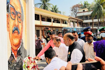 ৭ মার্চ উপলক্ষে সাভারে বঙ্গবন্ধুর প্রতিকৃতিতে শ্রদ্ধা 