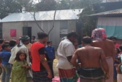 স্ত্রীকে কুপিয়ে হত্যা, স্বামী আটক