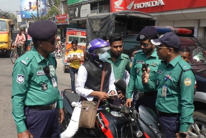 কাজে স্বচ্ছতা বাড়াতে বিএমপিতে ‘বডি ওর্ন ক্যামেরা’ ব্যবহার শুরু