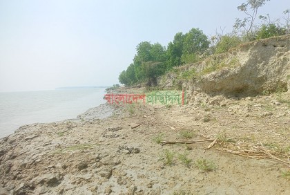 ভাঙ্গনের কবলে চরমহিউদ্দিন ও চরবাংলা