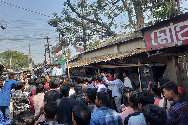 দ্রব্যমূল্যের ঊর্ধ্বগতির প্রতিবাদে জয়পুরহাটে স্বেচ্ছাসেবক দলের বিক্ষোভ 