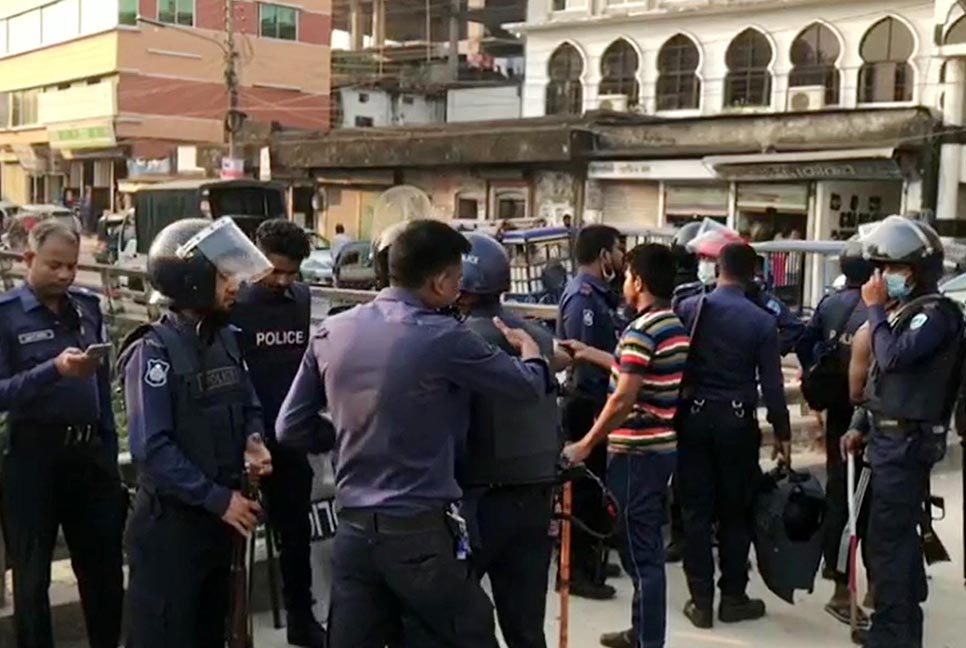 চাঁদপুরে স্বেচ্ছাসেবক দলের সমাবেশে ধাওয়া-পাল্টা ধাওয়া, আহত ২০