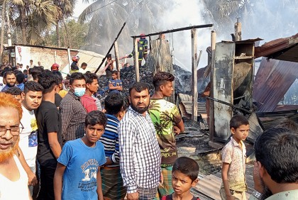 লাকসামে অগ্নিকাণ্ডে ৩ ব্যবসাপ্রতিষ্ঠান পুড়ে ছাই