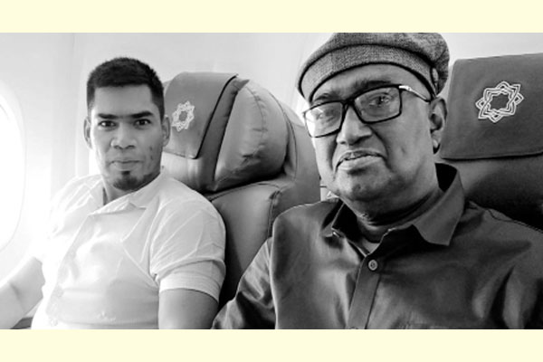 এটা কী করলা বাবা? মানুষের ভালোবাসায় তোমার রাজকীয় বিদায়