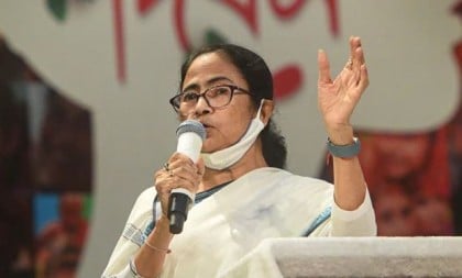 আমাকে লক্ষ্য করে গুলি চালানো হয়েছিল : মমতা 

