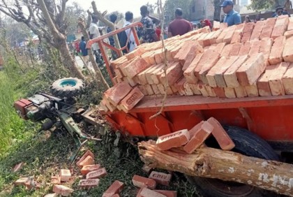 ঠাকুরগাঁওয়ে পৃথক সড়ক দুর্ঘটনার নিহত ৩, আহত ২
