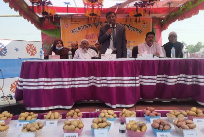 জয়পুরহাটে আলুর জাত সম্প্রসারণে মাঠ দিবস  পালন