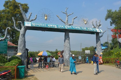 জেব্রা মৃত্যুর ঘটনায় সাফারি পার্কের সাবেক কর্মকর্তার বিরুদ্ধে মামলা