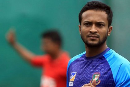 দেশে ফিরলেন সাকিব