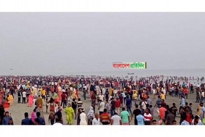 কুয়াকাটায় রেকর্ড সংখ্যক পর্যটকের আগমন