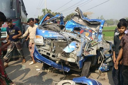 নেত্রকোনায় সড়ক দুর্ঘটনায় দুইজন নিহত