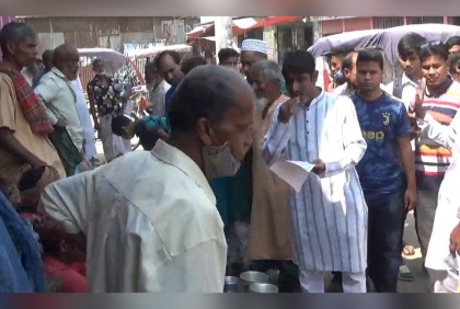 দ্রব্যমূল্য বৃদ্ধির প্রতিবাদে টাঙ্গাইলে বিএনপির লিফলেট বিতরণ