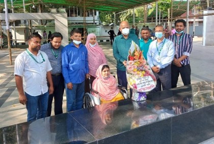 বঙ্গবন্ধুর প্রতিকৃতিতে শ্রদ্ধা জানালেন সেই তামান্না

