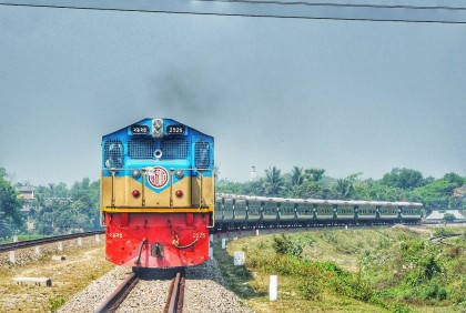 সিরাজগঞ্জে ট্রেনে কাটা পড়ে যুবক নিহত
