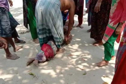 তুচ্ছ ঘটনায় বাবা-মেয়েকে বেঁধে নির্যাতন, এগিয়ে আসেনি কেউ