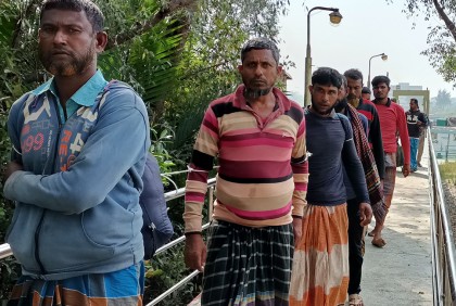 সুন্দরবনে ১১ জেলে আটক
