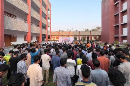 ছাত্রলীগের স্লোগানে মূখর রাজশাহী বিশ্ববিদ্যালয় 