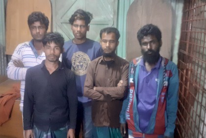 মেঘনায় জাটকা ধরায় ৭ জেলে আটক