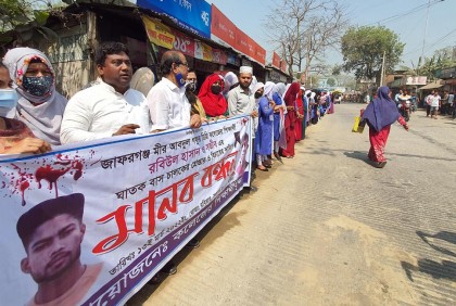 বাস চাপায় দুই কলেজছাত্র নিহত, অভিযুক্ত চালককে গ্রেফতারে আল্টিমেটাম 