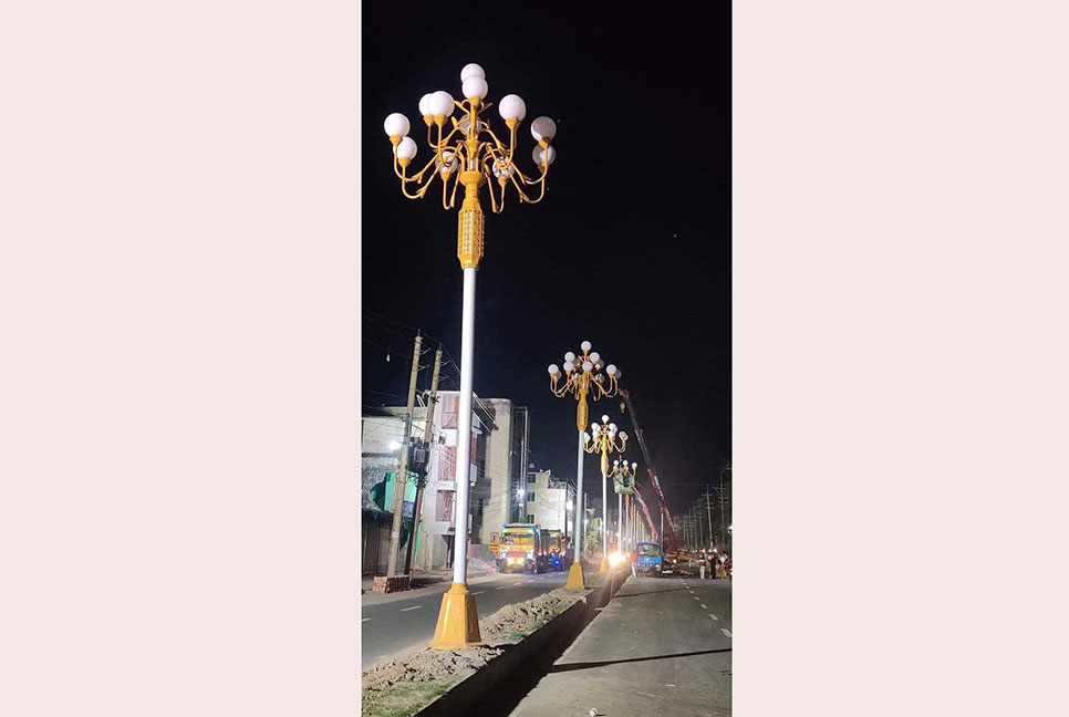 রাজশাহীর চারলেন সড়কে বসছে দৃষ্টিনন্দন বাতি