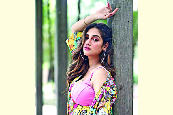 ছুটি কাটাতে ঢাকায়
