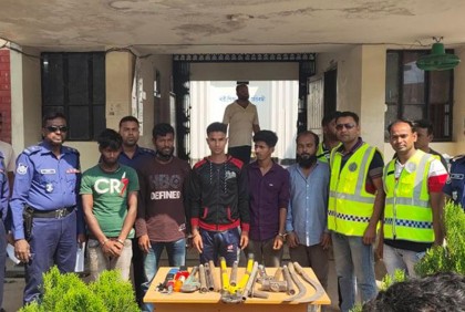মহেশপুরে ৬ ডাকাতসহ ট্রাক আটক