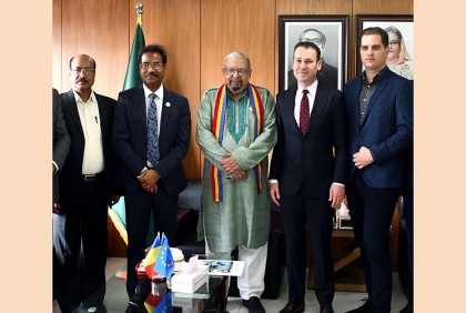 প্রবাসী কল্যাণমন্ত্রীর সঙ্গে বুখারেস্টের মেয়র রবার্ট সোরিনের সাক্ষাৎ 

