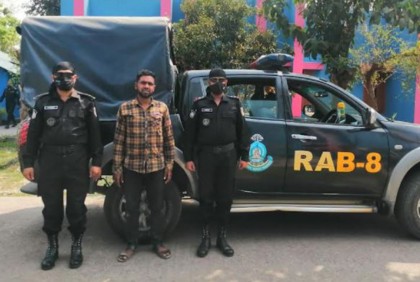পটুয়াখালীতে মাদক ব্যবসায়ী গ্রেফতার 