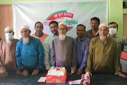 বৃদ্ধাশ্রমে কেক কেটে বাংলাদেশ প্রতিদিনের প্রতিষ্ঠাবার্ষিকী উদযাপন