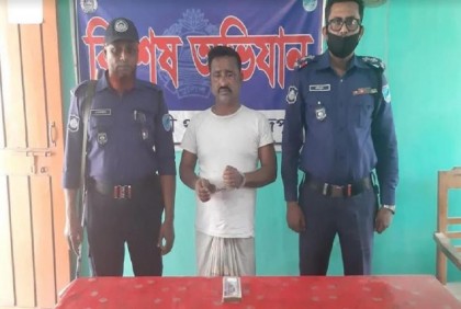 ব্যাংক থেকে গ্রাহকের টাকা চুরি, ফেলে যাওয়া মোবাইলের সূত্র ধরে চোর আটক