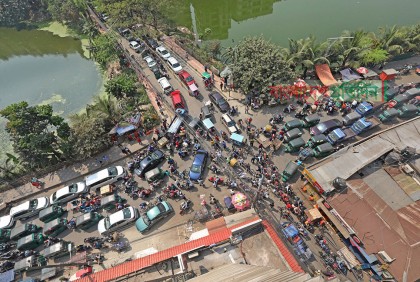 রাজধানীর মহাসড়ক থেকে অলিগলিতে তীব্র যানজট

