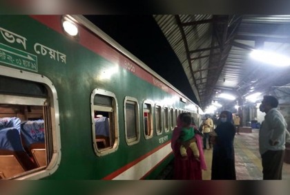 ‘ঝ’ বগি ছাড়াই ট্রেন ঢাকায়