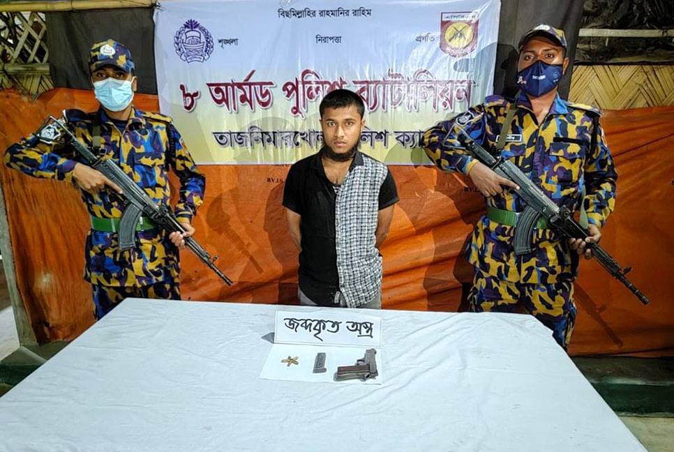 রোহিঙ্গা ক্যাম্প থেকে অস্ত্র ও গুলিসহ দুষ্কৃতকারী আটক