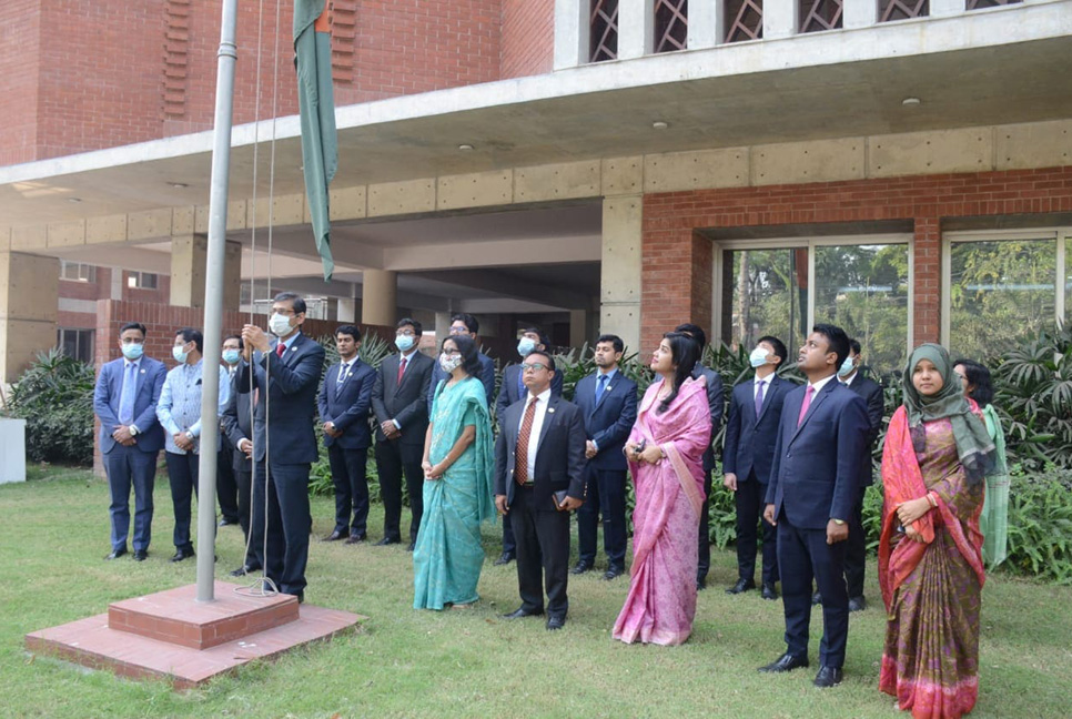 জন্মবার্ষিকীতে বঙ্গবন্ধুর প্রতি পররাষ্ট্র মন্ত্রণালয়ের কর্মকর্তাদের শ্রদ্ধা

