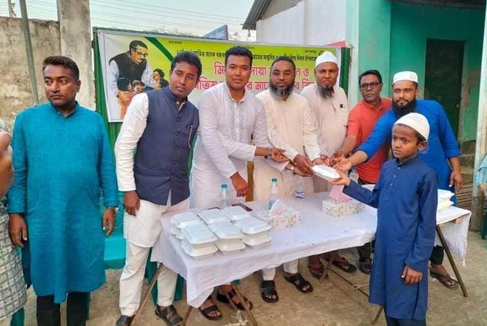 ভালুকায় বঙ্গবন্ধুর জন্মদিনে এতিমদের মাঝে খাবার বিতরণ