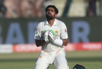 ভনের চোখে বাবর আজমই এখন বিশ্বসেরা!