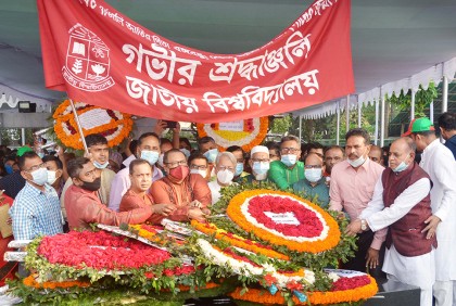 জন্মদিনে জাতির পিতার প্রতিকৃতিতে জাতীয় বিশ্ববিদ্যালয়ের শ্রদ্ধা