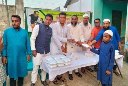 ভালুকায় বঙ্গবন্ধুর জন্মদিনে এতিমদের মাঝে খাবার বিতরণ
