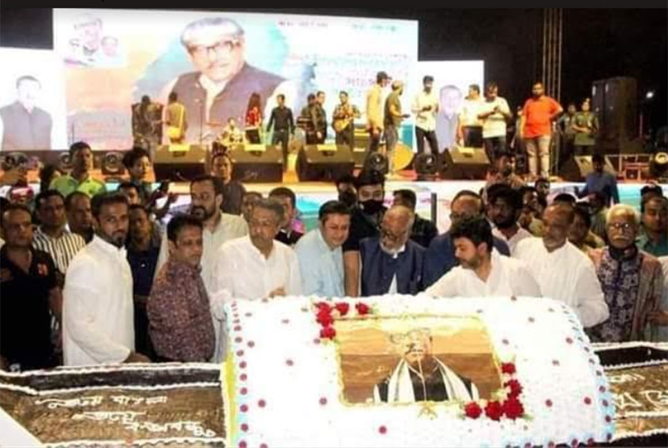 খুলনায় বঙ্গবন্ধুর জন্মবার্ষিকীতে দেড় হাজার পাউন্ডের কেক